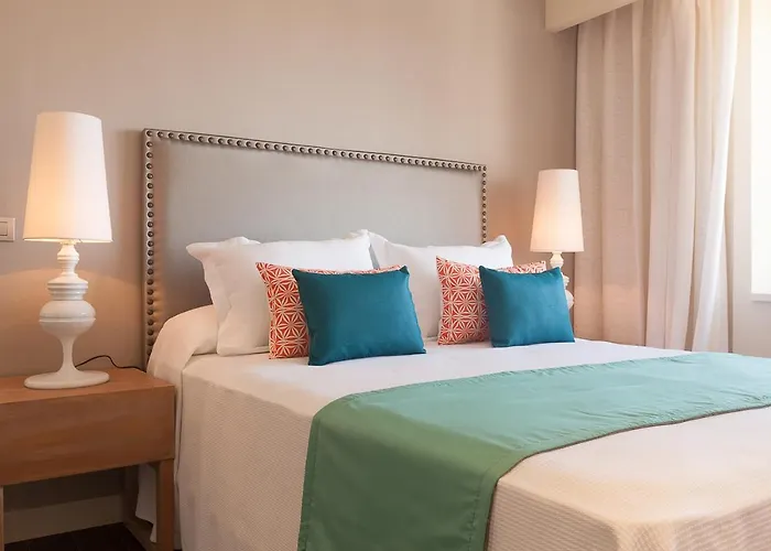 Homeclub Exclusive Flat At Madrid Tower